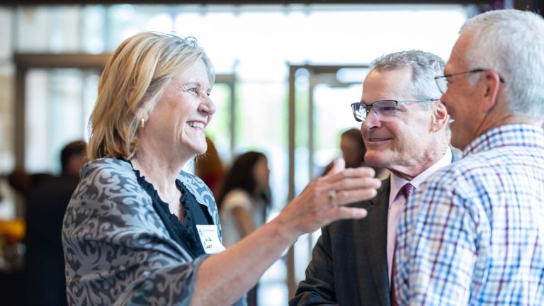 ccctx-3-shot-event_supporters_gradient