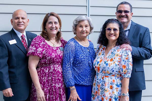 group-pix-outside_supporters_400x600_gallery